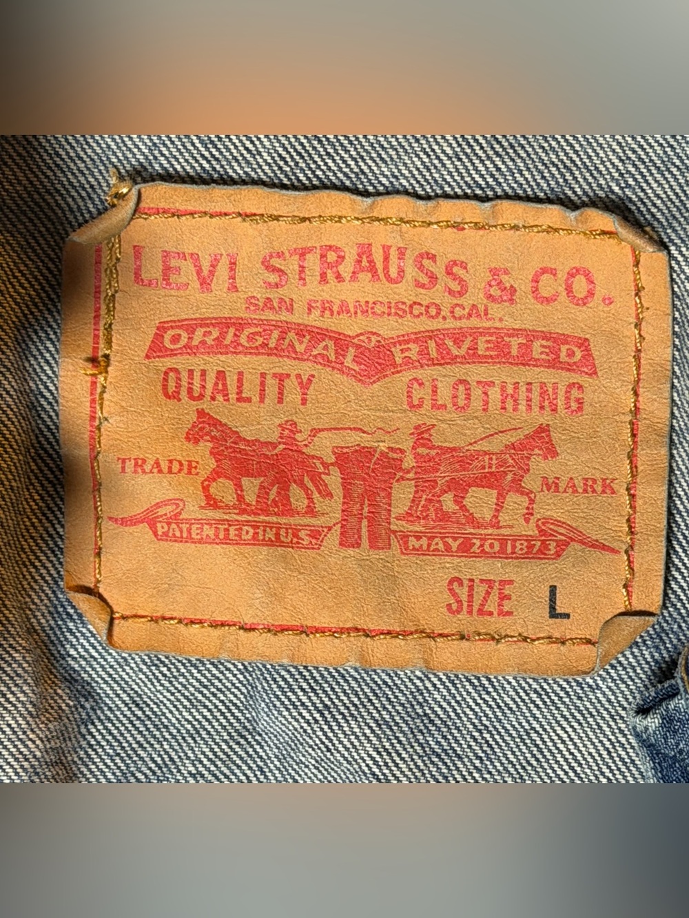 Levi Strauss & Co. Classic Denim Trucker Jacket Medium Wash Men's Size L - Picture 3 of 9